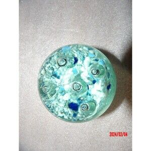 LIGHT BLUE‎ CONTROLLED BUBBLE ROUND PAPERWEIGHT
